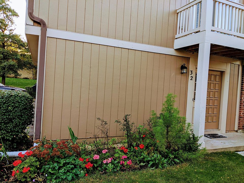1st image of 32 Fernwood Ct
