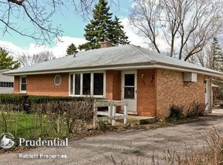 2484 Highmoor Rd, Highland Park, IL 60035