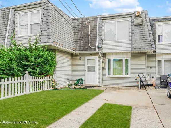 4 McCormick Pl, Staten Island, NY 10305