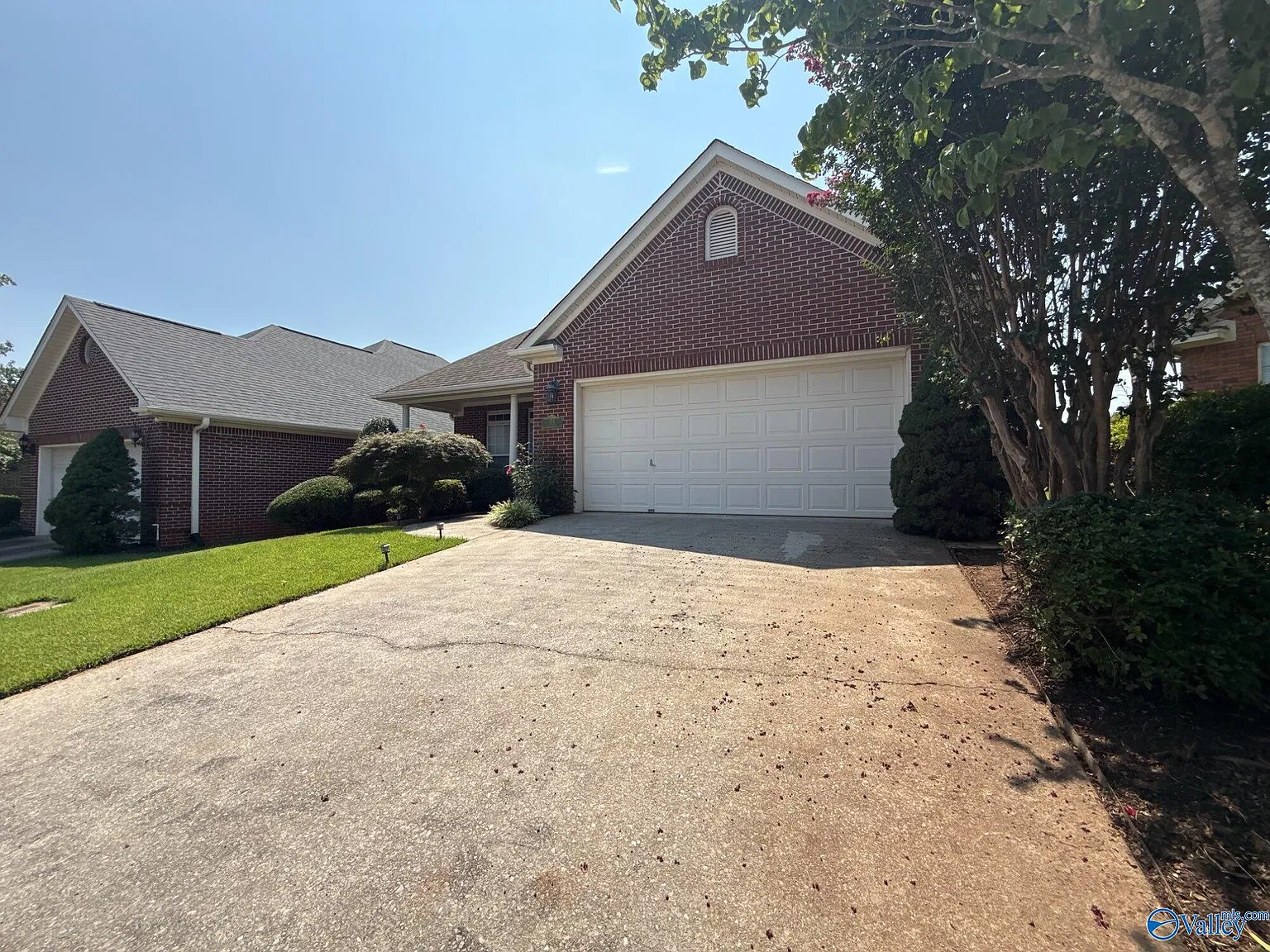 3 bed, 2.0 bath, 1971 sqft, $1,899 — Photo 1