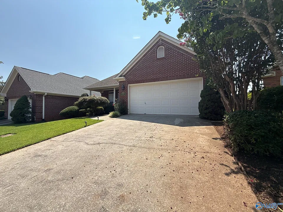 134 Canterbury Dr