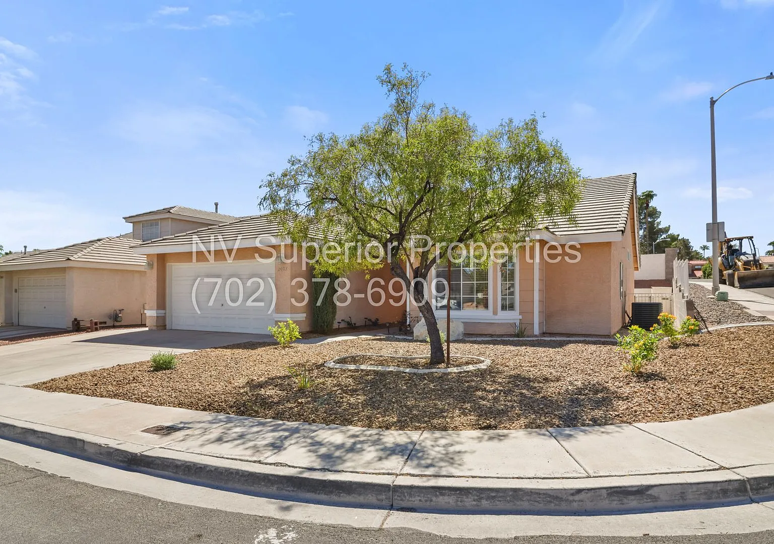 Green Valley!! Single Story!! Small RV Parking!! All Appliances!! Small RV or Boat parking — Photo 3