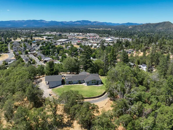 250 Skyline Dr, Grants Pass, OR 97527