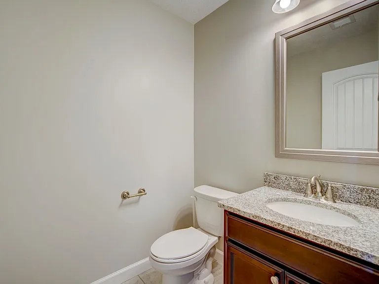 732 Shelburne Ln — Photo 35