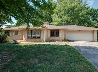 3047 S Lochlomond Dr, Springfield, MO 65804