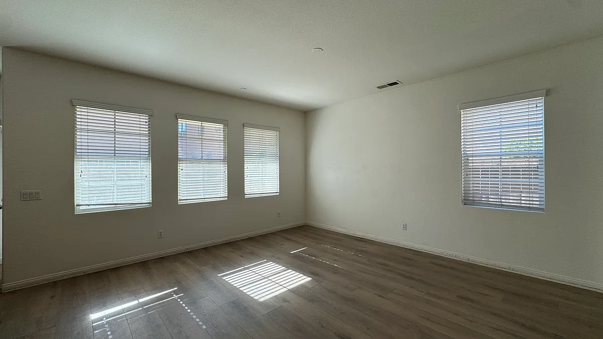 Building Photo - 4566 Nicole Way #1