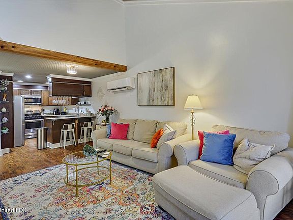 4th image of 200 Woodgreen Dr APT 25