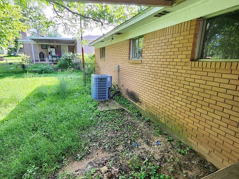 208 Southview Dr — Photo 16