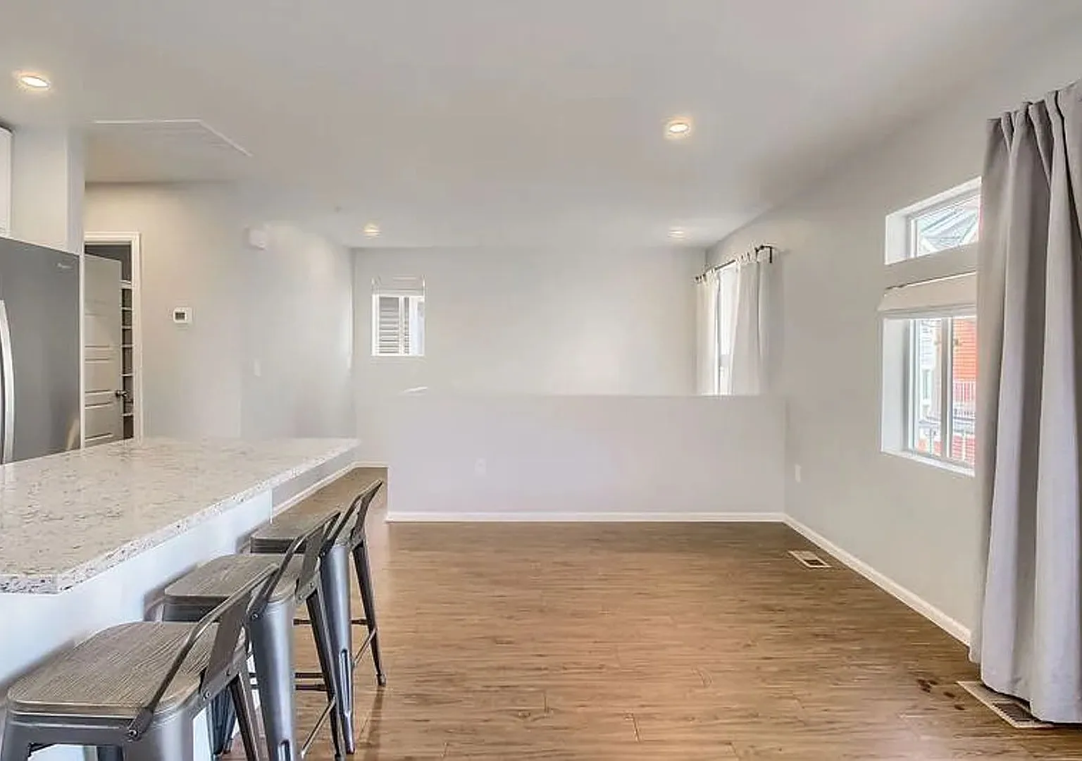 Incredible Starter Home in Green Valley — Photo 4