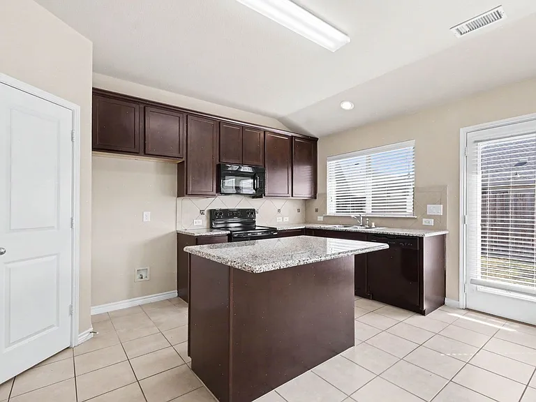 1412 Villa Paloma Blvd — Photo 11