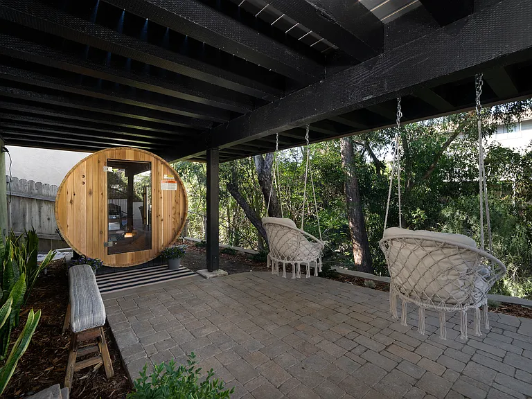 150 Loma Ln — Photo 36