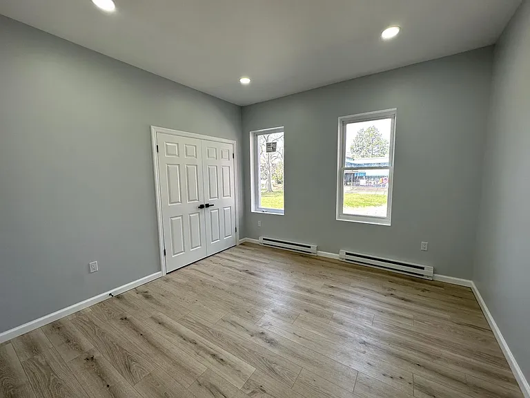 1109 W State St — Photo 9