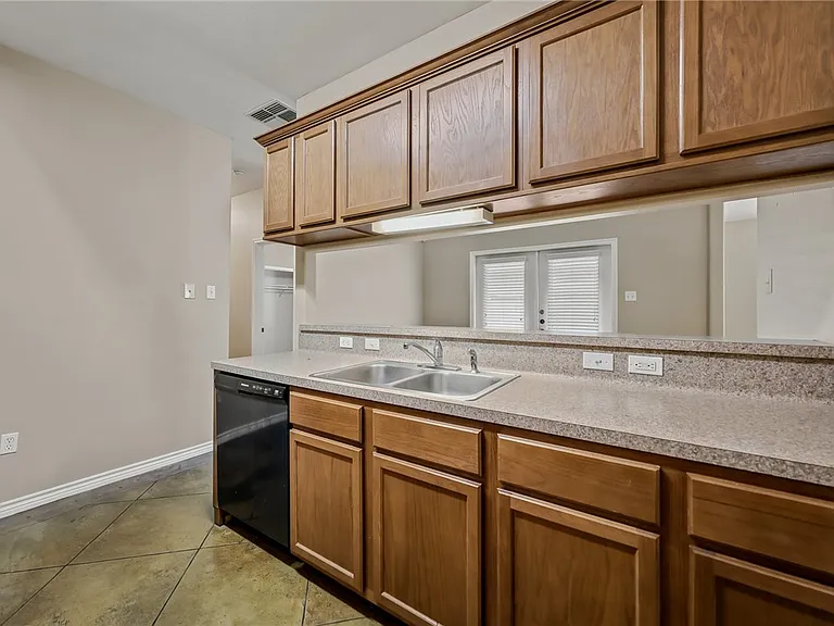 6633 Rhine Dr #B — Photo 13