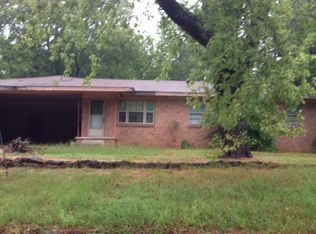 210 W Gay Ave, Gladewater, TX 75647