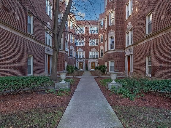 4th image of 6129 N Hoyne Ave #3