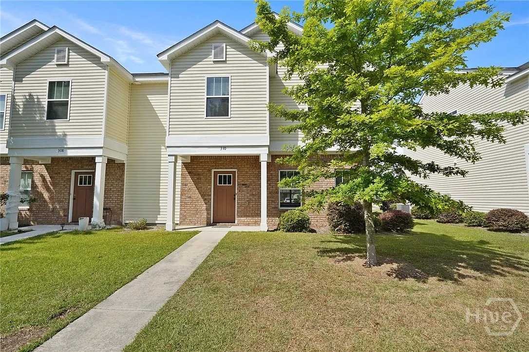3 bed, 2.5 bath, 1556 sqft, $1,895 — Photo 1