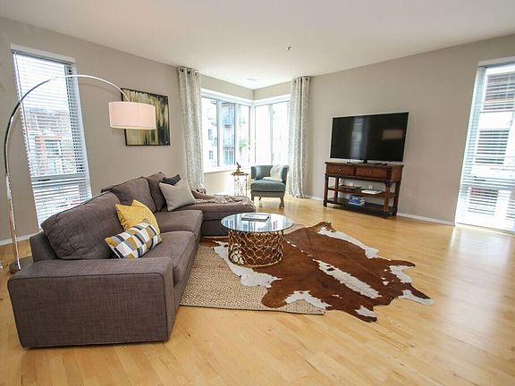 4th image of 2050 N Commerce St Unit 301