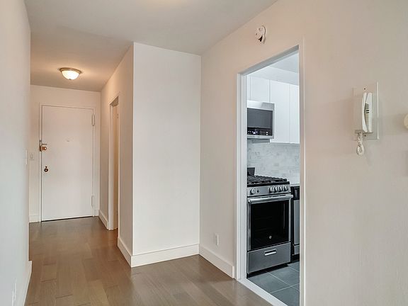 4th image of 120 E 34th St APT 15E