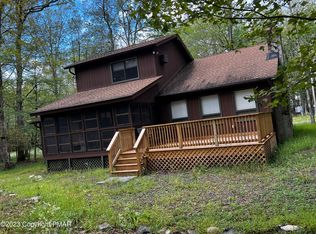 523 Saunders Ct, Bushkill, PA 18324