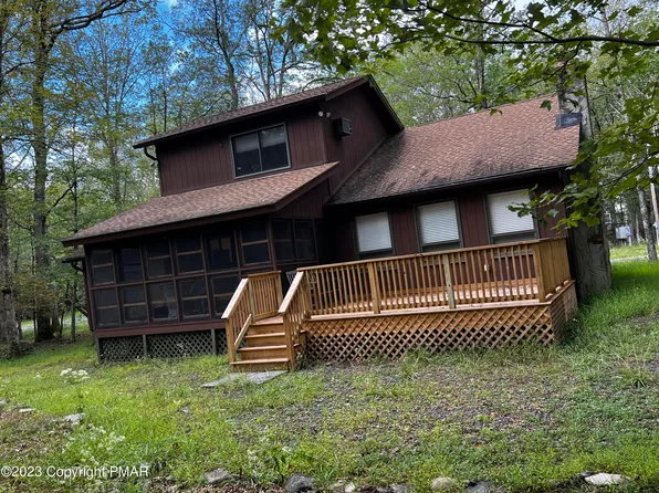 523 Saunders Ct, Bushkill, PA 18324