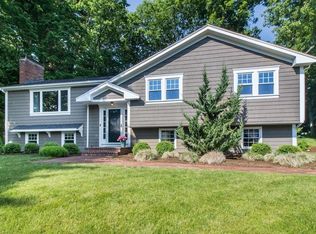 11 Stagecoach Rd, Medfield, MA 02052