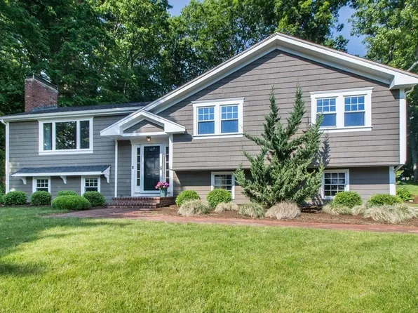 11 Stagecoach Rd, Medfield, MA 02052