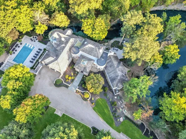 5000 Deer Run Dr, Dublin, OH 43017