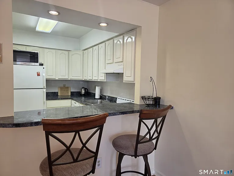 1525 E Putnam Ave #201 — Photo 6
