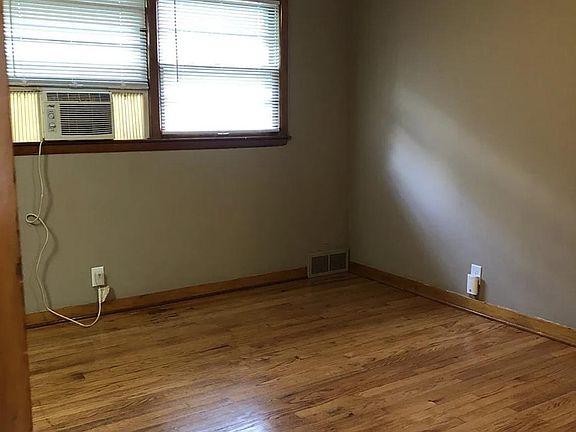 4th image of 1032 S 24th St