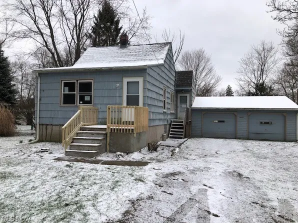 8806 Fosdick Rd, Valley View, OH 44125