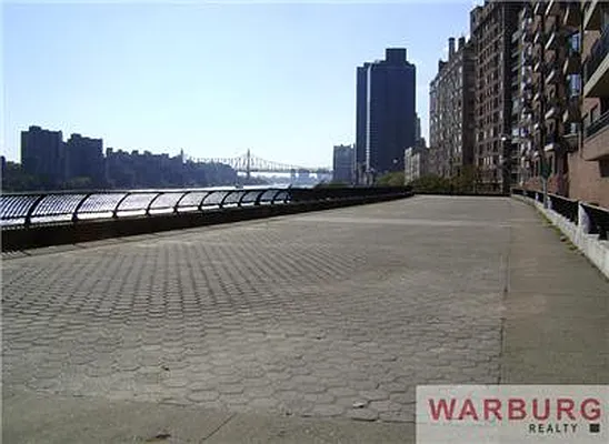 Sold by Warburg | media 10