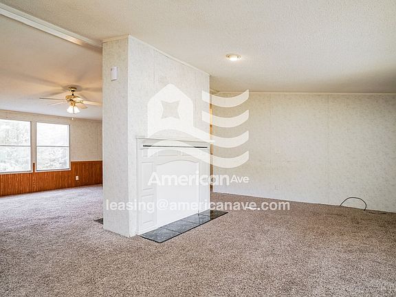 23451_005_living_room_13643492.jpg