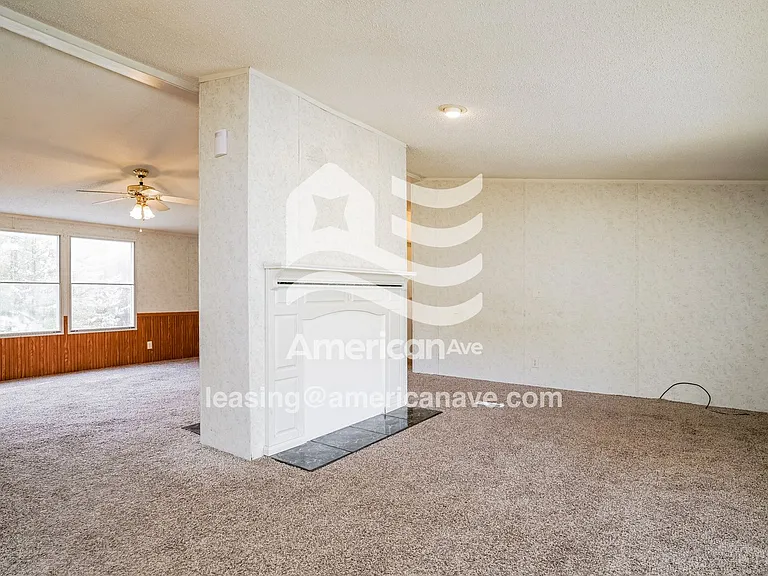 23451_005_living_room_13643492.jpg
