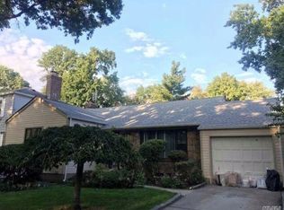 6139 214th St, Oakland Gardens, NY 11364