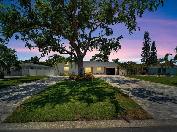 10246 Paradise Blvd, Treasure Island, FL 33706