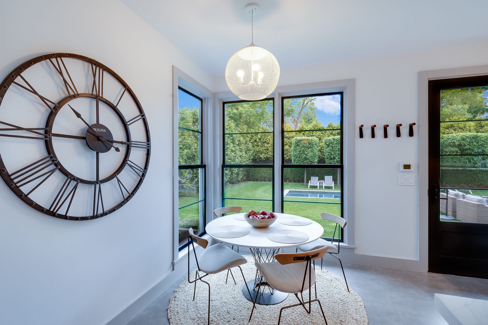  Lovely breakfast nook overlooks the garden and pool