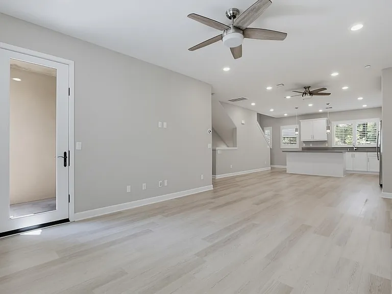 1577 Castillo #8 — Photo 10