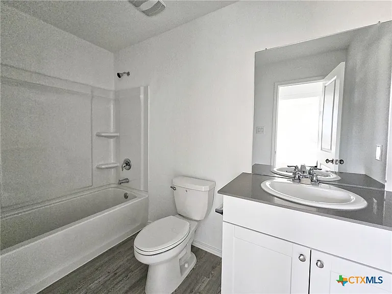 805 Riviera Ct — Photo 19