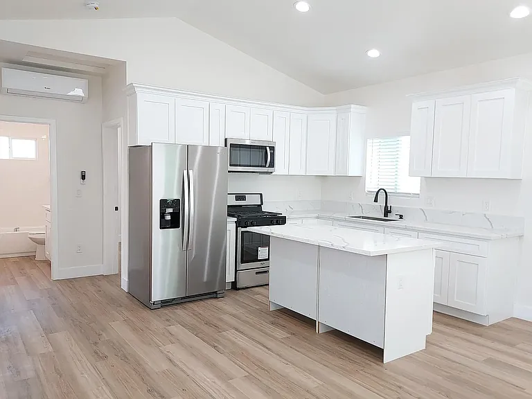 8814 Geraldine Ave — Photo 2