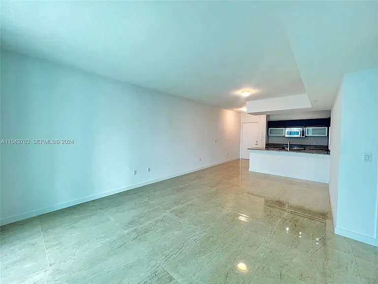 950 Brickell Bay Dr — Photo 8