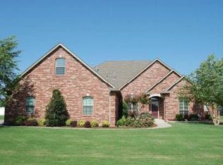 4113 Hidden Lake Cir, Moore, OK 73160