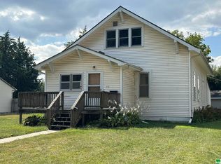 114 High St, Vermillion, SD 57069