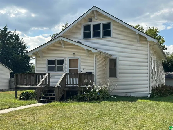 114 High St, Vermillion, SD 57069