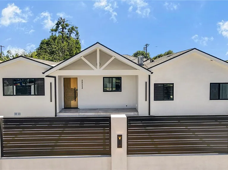 20522 Sherman Way — Photo 2
