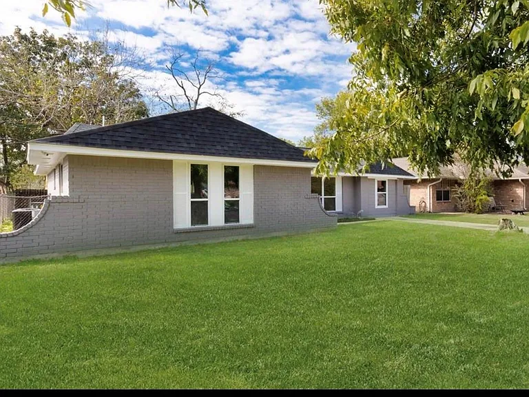 9807 Jaywood Dr — Photo 2