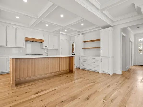 6 Prince Pl, Newburyport, MA 01950