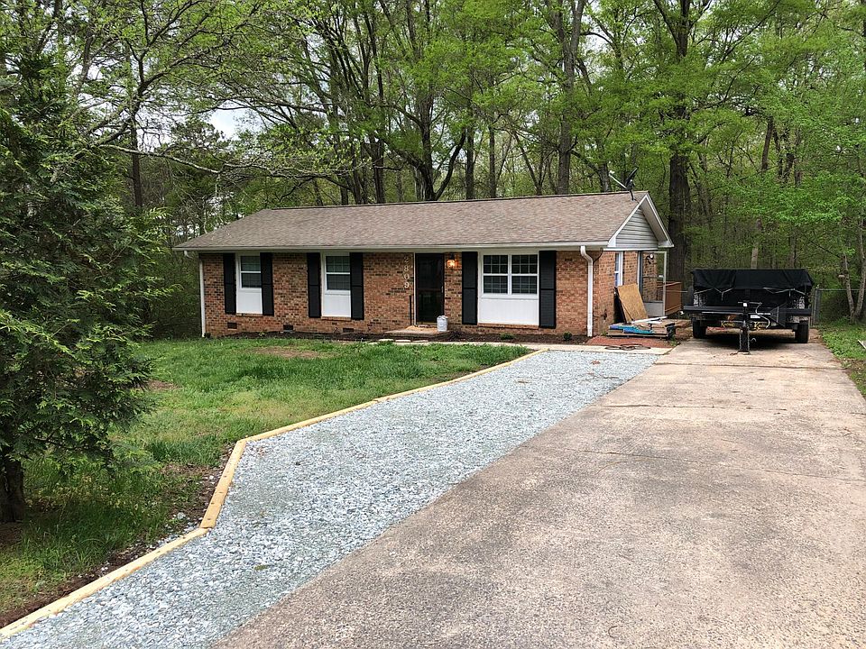 1st image of 2809 Camberley Dr