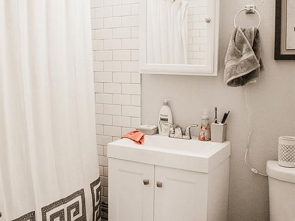 5th image of 2222 Nicollet Ave #26