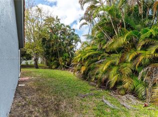 10633 NW 32nd Ct, Pompano Beach, FL 33065
