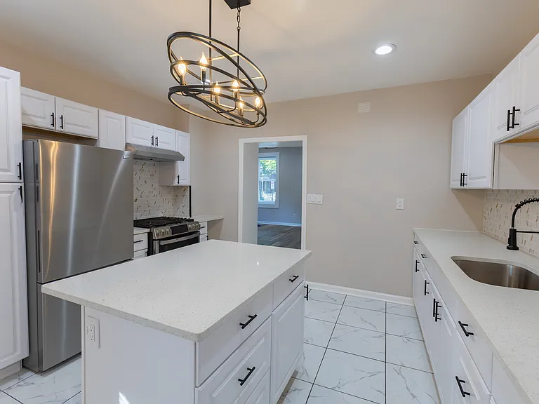 231 Jackson St — Photo 14